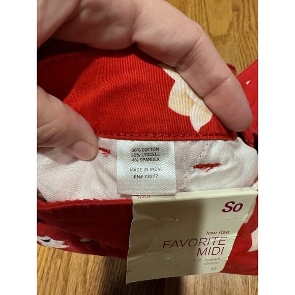 NWT SO Low Rise Favorite Midi Red Floral Juniors Womens Shorts Size 17 - Picture 3 of 5